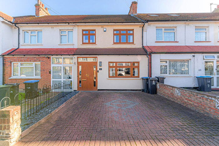 3 Bedroom House For Sale In Newton Way, Edmonton, N18
