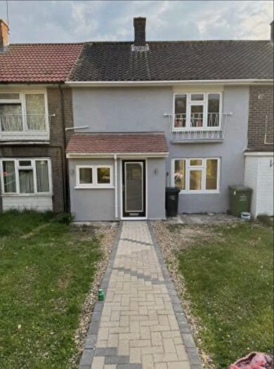 3 Bedroom End Of Terrace House To Rent In Scarletts, Basildon, Essex, SS14