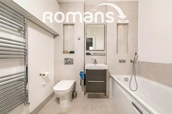 3 Bedroom Flat To Rent In Sunapee Road, Reading, Berkshire, RG2