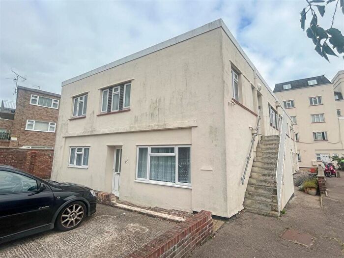 2 Bedroom Flat For Sale In Oulton Hall, Marine Parade East, East Clacton, CO15