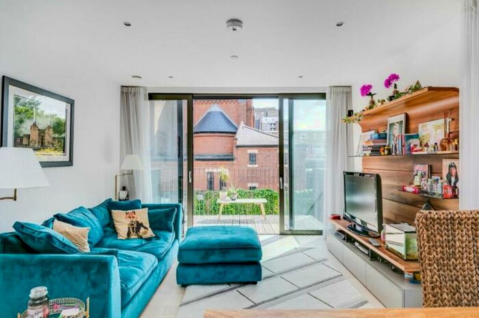 2 Bedroom Apartment To Rent In Cobalt Place, London, SW11