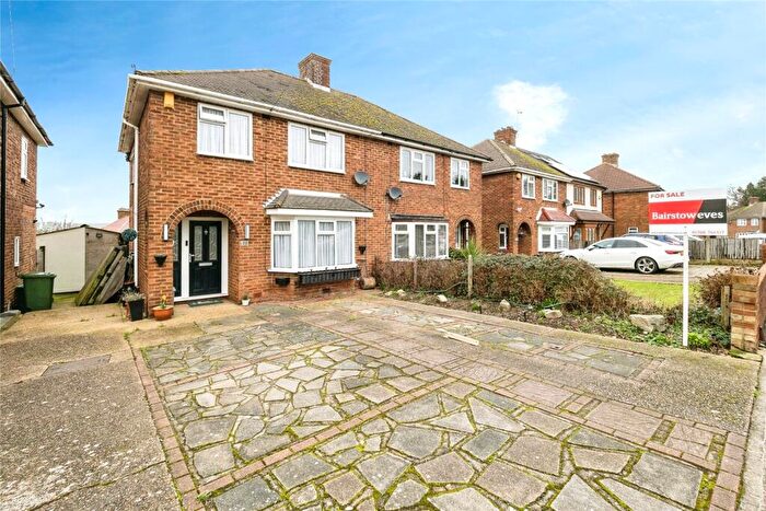 3 Bedroom Semi Detached House For Sale In Kingshill Avenue, Romford, RM5