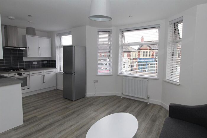 2 Bedroom Flat To Rent In Caerphilly Road, Birchgrove, Cardiff, CF14