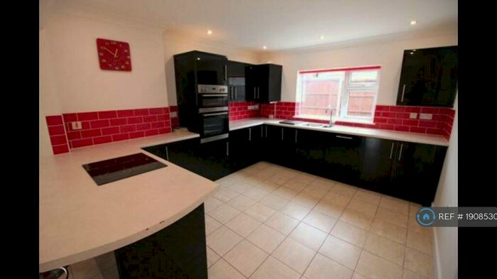 3 Bedroom Detached House To Rent In Valley Road, Norwich, NR5