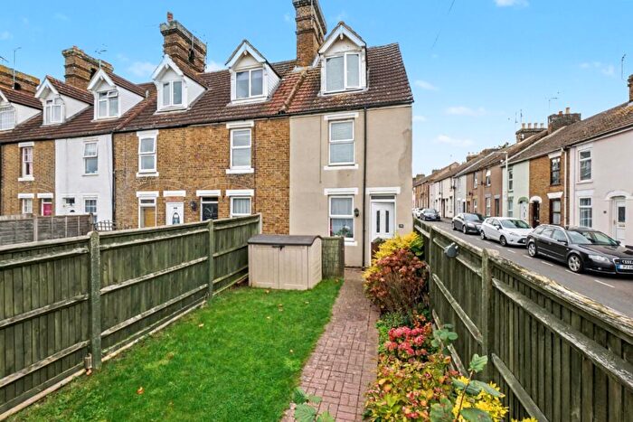 3 Bedroom End Of Terrace House For Sale In Ivy Street, Rainham, ME8