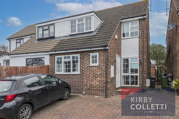 4 Bedroom Semi-Detached House To Rent In Buryholme, Broxbourne, EN10