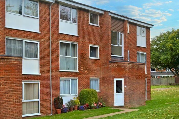 2 Bedroom Flat To Rent In Roydon Court, Hemel Hempstead, HP2