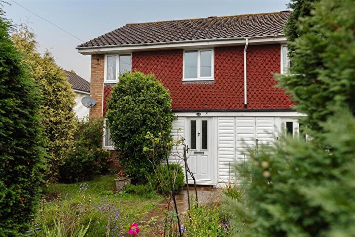 3 Bedroom End Of Terrace House To Rent In Burnham Drive, Reigate, RH2