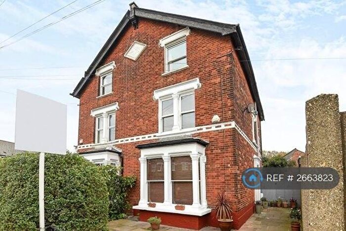 4 Bedroom Semi-Detached House To Rent In Brunswick Grove, London, N11
