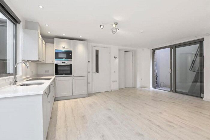 2 Bedroom Apartment To Rent In Mill Lane, West Hampstead, London, NW6