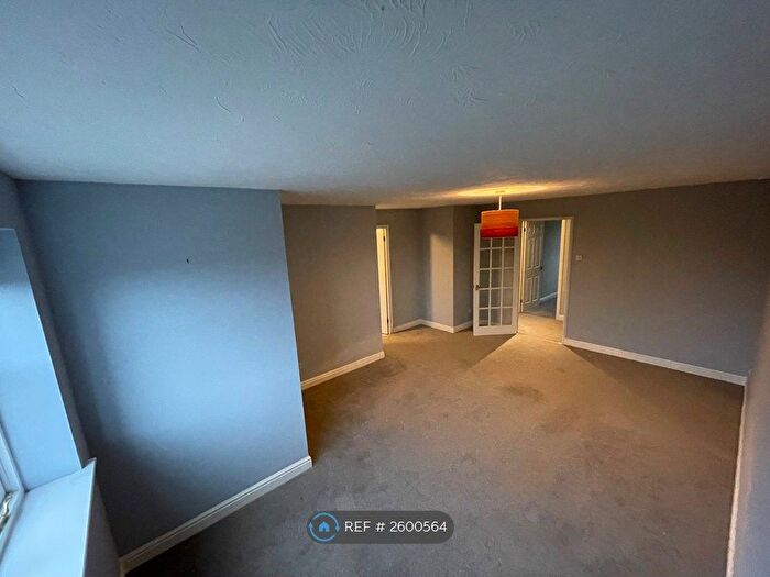 2 Bedroom Flat To Rent In Simms Gardens, London, N2