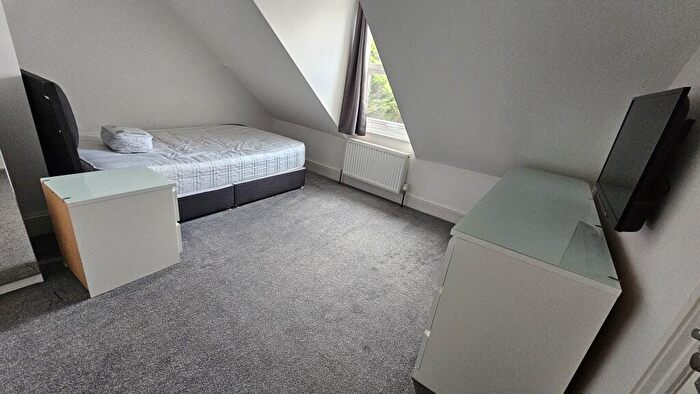 1 Bedroom Semi Detached House To Rent In Wokingham Road, Reading, RG6