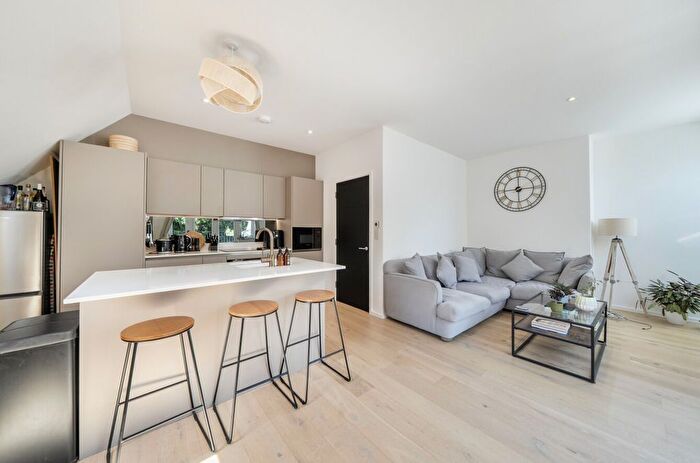 3 Bedroom Flat For Sale In Kingsbridge Court, Woodcote Valley Road, West Purley, CR8