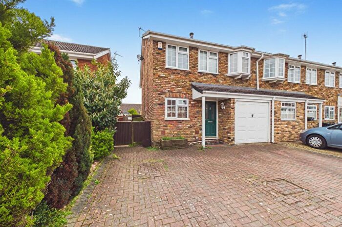 3 Bedroom End Of Terrace House For Sale In Meadow View, Winnersh, Wokingham, Berkshire, RG41