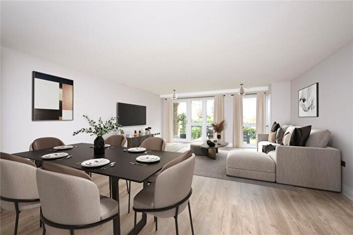 3 Bedroom Apartment For Sale In Oaklands Park, Littleworth Road, Esher, KT10