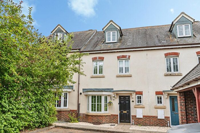 4 Bedroom Terraced House For Sale In Victoria Way, Liphook, GU30
