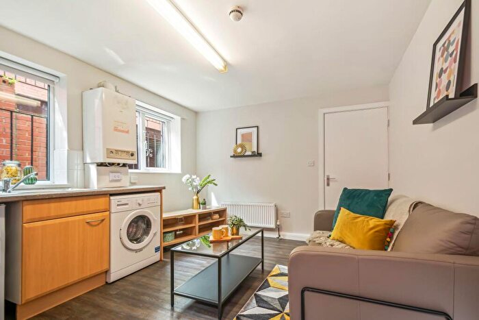 1 Bedroom Flat To Rent In Ash Road, Leeds, LS6