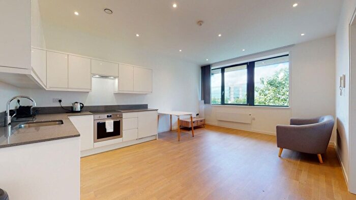 1 Bedroom Flat To Rent In Riverbank Way, Brentford, TW8