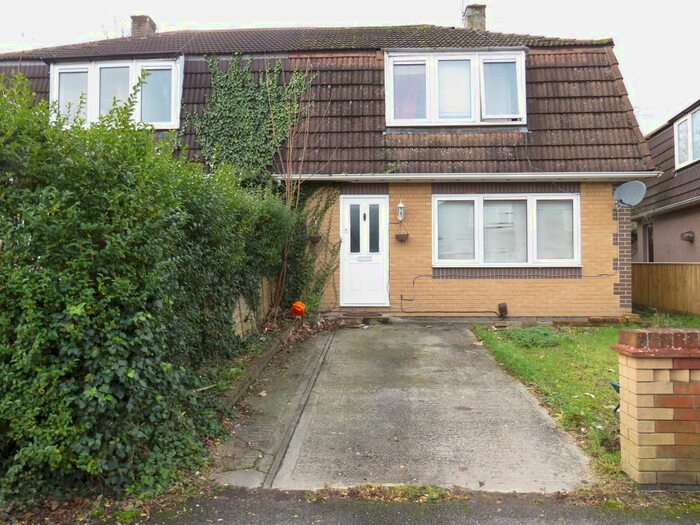 3 Bedroom Semi-Detached House To Rent In Hardings Close, Littlemore, Oxford, OX4