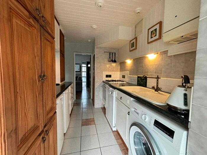 3 Bedroom End Of Terrace House For Sale In Gresham Drive, Chadwell Heath, RM6