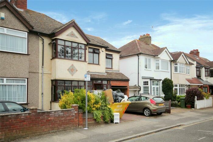 4 Bedroom Semi-Detached House To Rent In The Avenue, Hornchurch, RM12