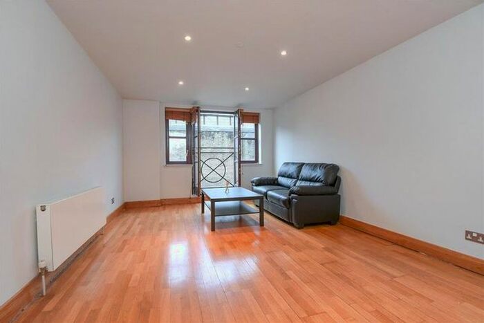 2 Bedroom Flat To Rent In Kingsley Mews, Wapping Lane, E1W