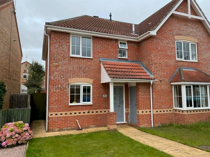 3 Bedroom Semi-Detached House To Rent In Limetree Close, Sleaford, NG34