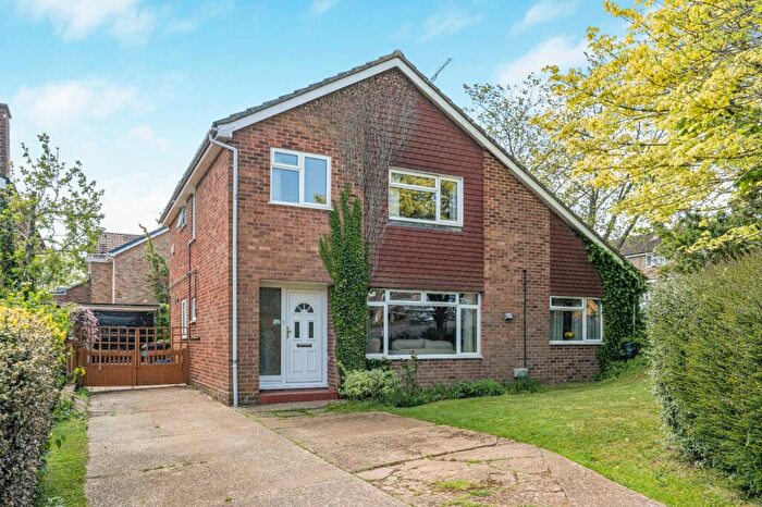 4 Bedroom Detached House For Sale In Netherfield Close, Alton, Hampshire, GU34