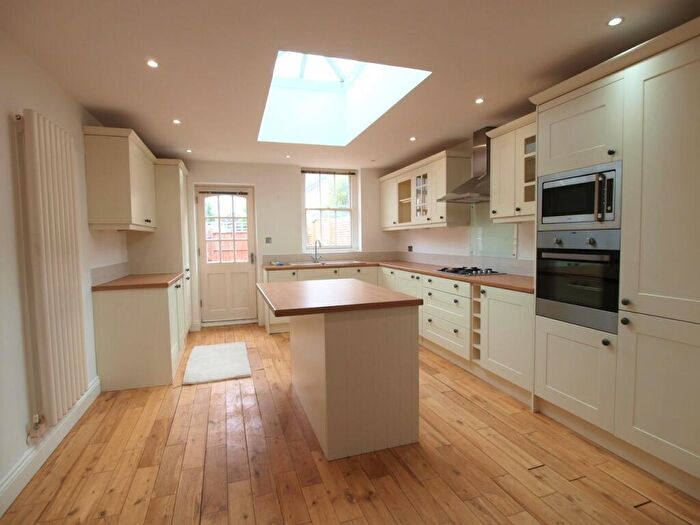 2 Bedroom House To Rent In Cockfosters Road, Cockfosters, EN4