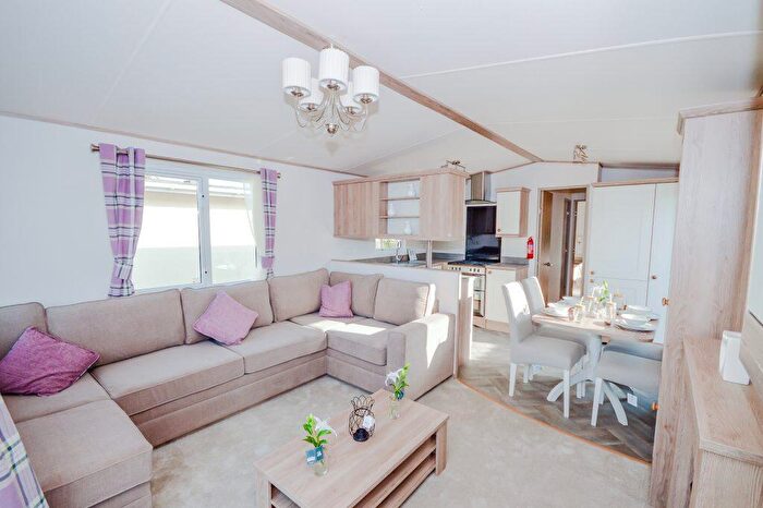 2 Bedroom Park Home For Sale In Broadland Sands Holiday Park – Suffolk, NR32