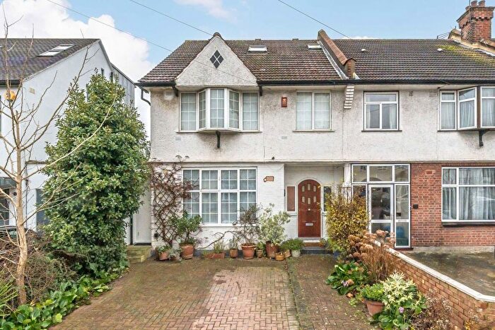 Studio To Rent In Doyle Gardens, London, NW10