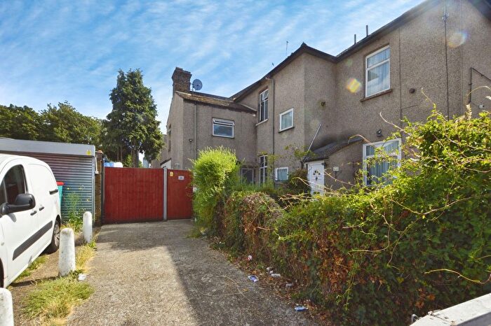 2 Bedroom Property For Sale In Mansfield Road, Ilford, IG1