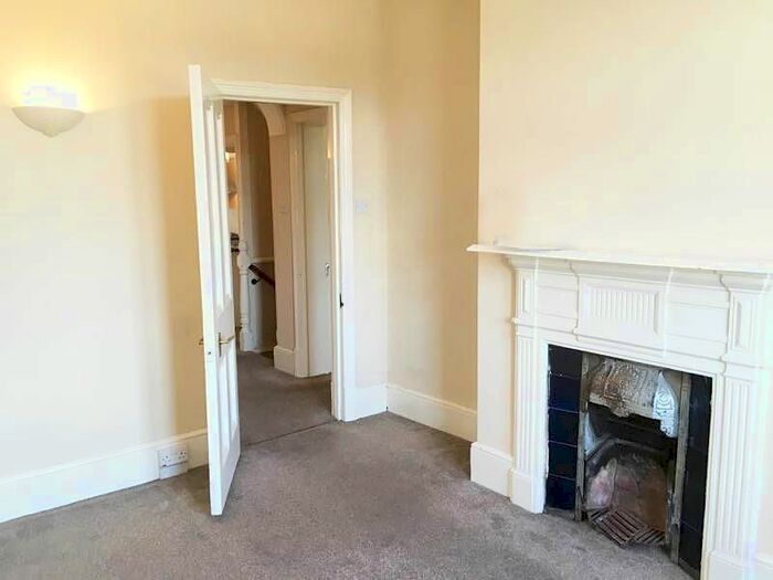 4 Bedroom Flat To Rent In Broad Street, Teddington, TW11