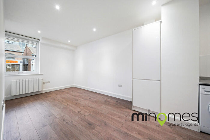 2 Bedroom Apartment To Rent In Key Point, Potters Bar, EN6