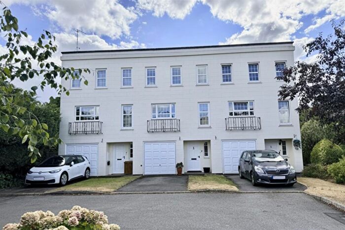 3 Bedroom House For Sale In Keynshambury Road, Cheltenham, GL52