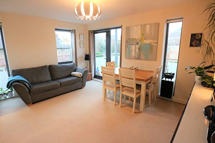 2 Bedroom Flat To Rent In Ajax Avenue, London, NW9