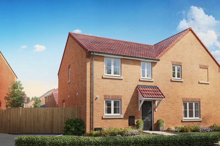 3 Bedroom Semi-Detached House For Sale In Great North Road, Fernwood, NG24