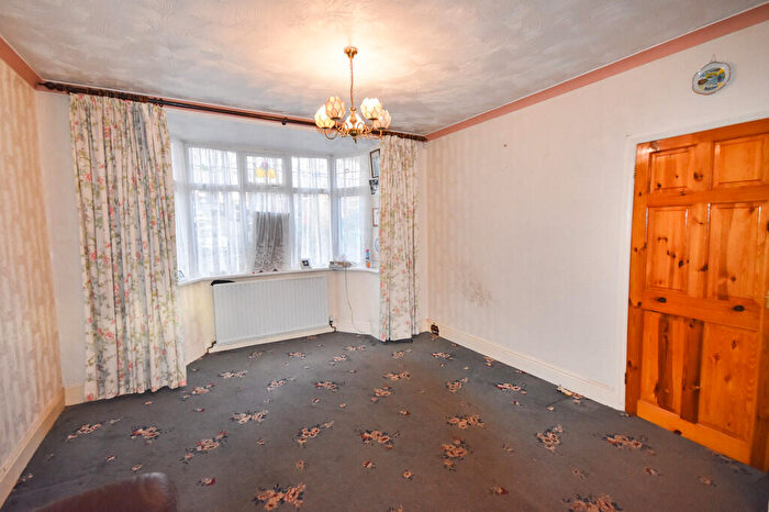 3 Bedroom Semi-Detached House For Sale In Welby Avenue, Nottingham, NG7
