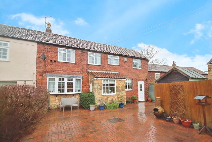 3 Bedroom Cottage For Sale In Hayes Yard, Ingham, LN1
