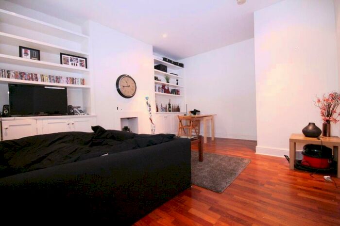 2 Bedroom Flat To Rent In Hillmarton Road, Holloway, N7
