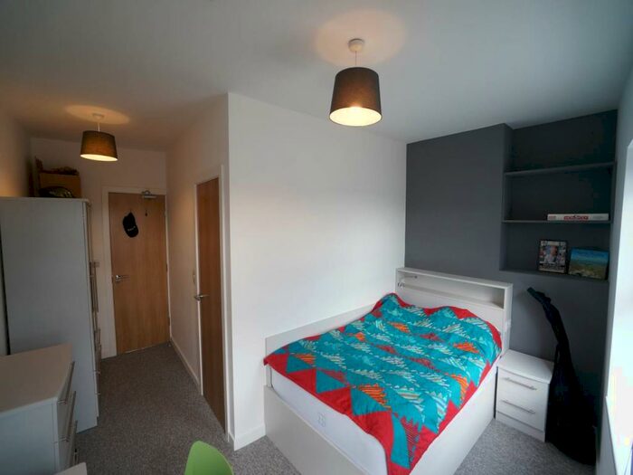 5 Bedroom Flat To Rent In Fron Heulog, Glanrafon Hill, Bangor, LL57