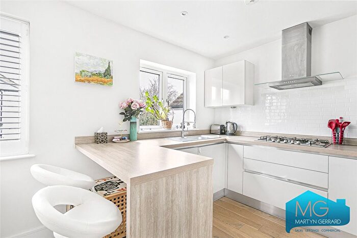 2 Bedroom Flat For Sale In Cornwall Avenue, London, N3