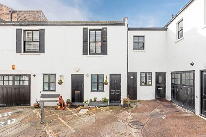 2 Bedroom Maisonette To Rent In Chapel Mews, Hove, East Sussex, BN3