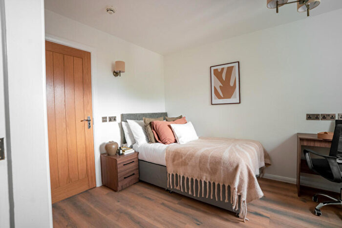 Apartment To Rent In Apt, Cambridge House #, M15