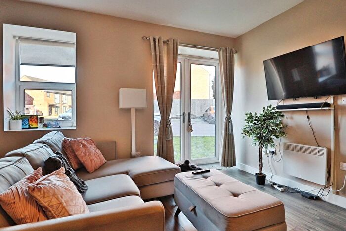 2 Bedroom Flat For Sale In Ash Tree Garth, Leeds, West Yorkshire, LS9