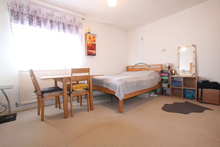 Studio To Rent In Vicarage Way, Colnbrook, Slough, SL3