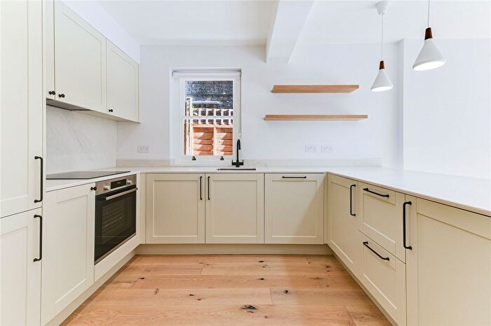 3 Bedroom Flat To Rent In Christchurch Avenue, London, NW6