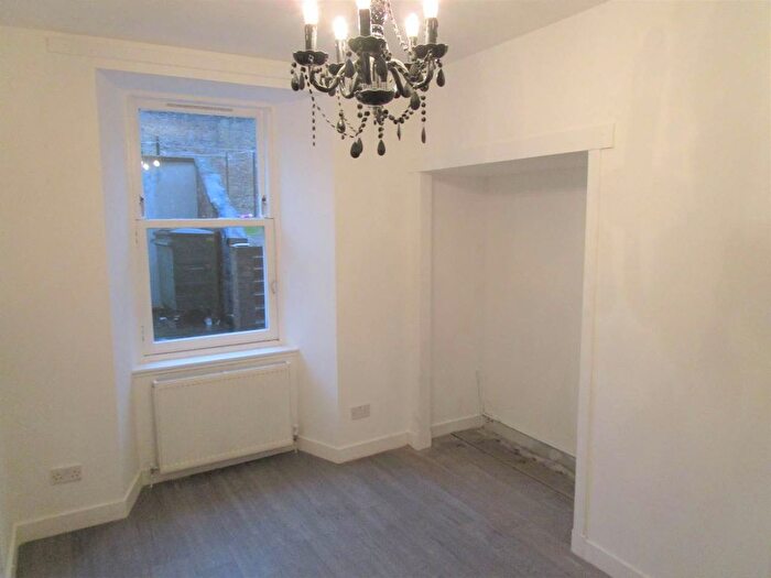 3 Bedroom Flat To Rent In Lyon Street, Dundee, DD4