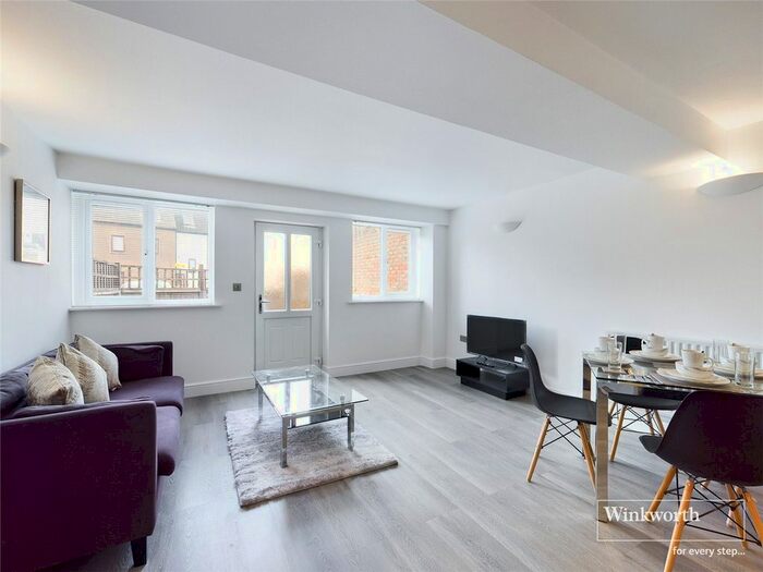 2 Bedroom Flat To Rent In Alder House, St. Giles Close, Reading, Berkshire, RG1