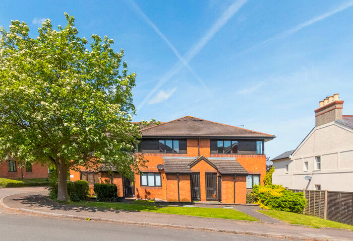 2 Bedroom Maisonette To Rent In Carman Court, Tring, HP23